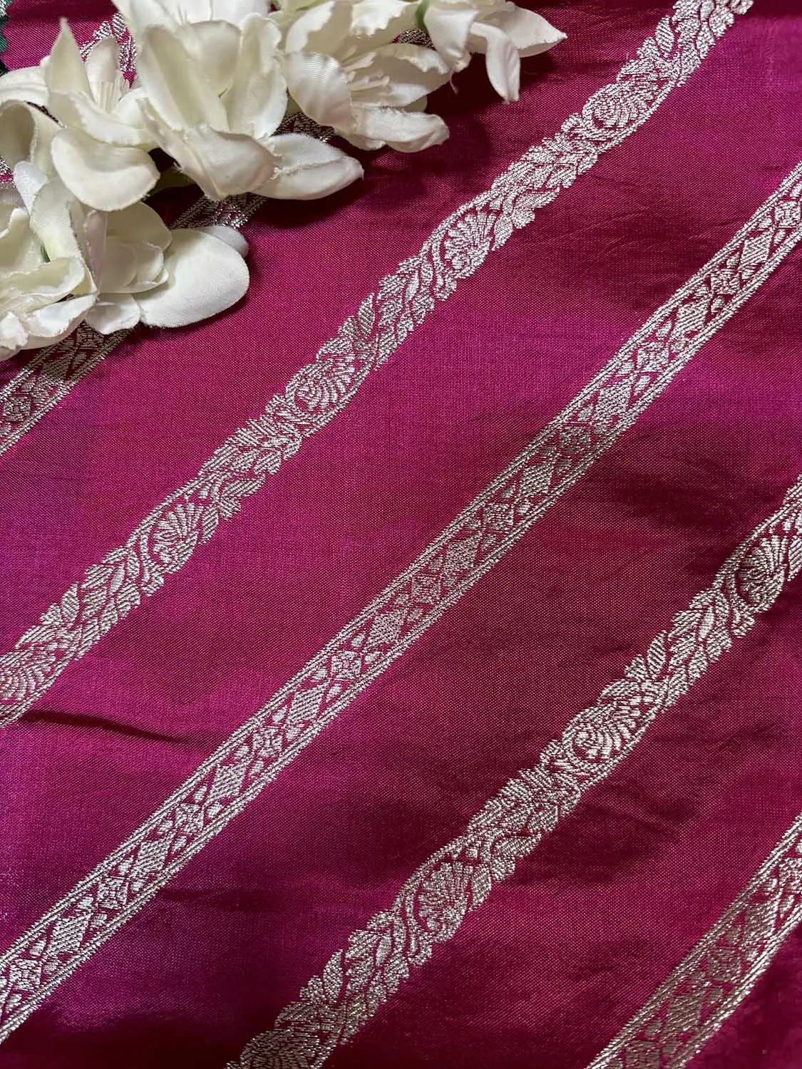 Exquisite Pink Banarasi Handloom Pure Silk Stripes Design Fabric ( 2.5 Mtr )