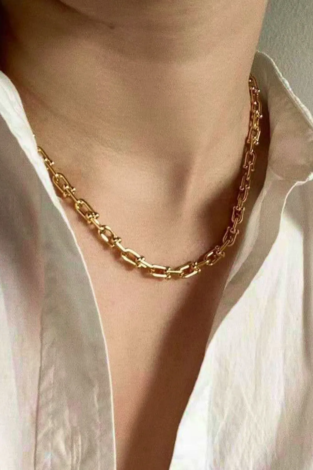 Interlocking Links Chain Necklace - Elegant Gold-Tone Jewelry