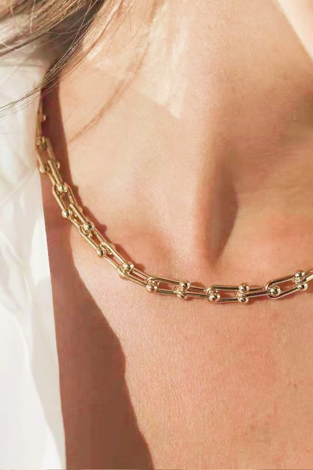 Interlocking Links Chain Necklace - Elegant Gold-Tone Jewelry