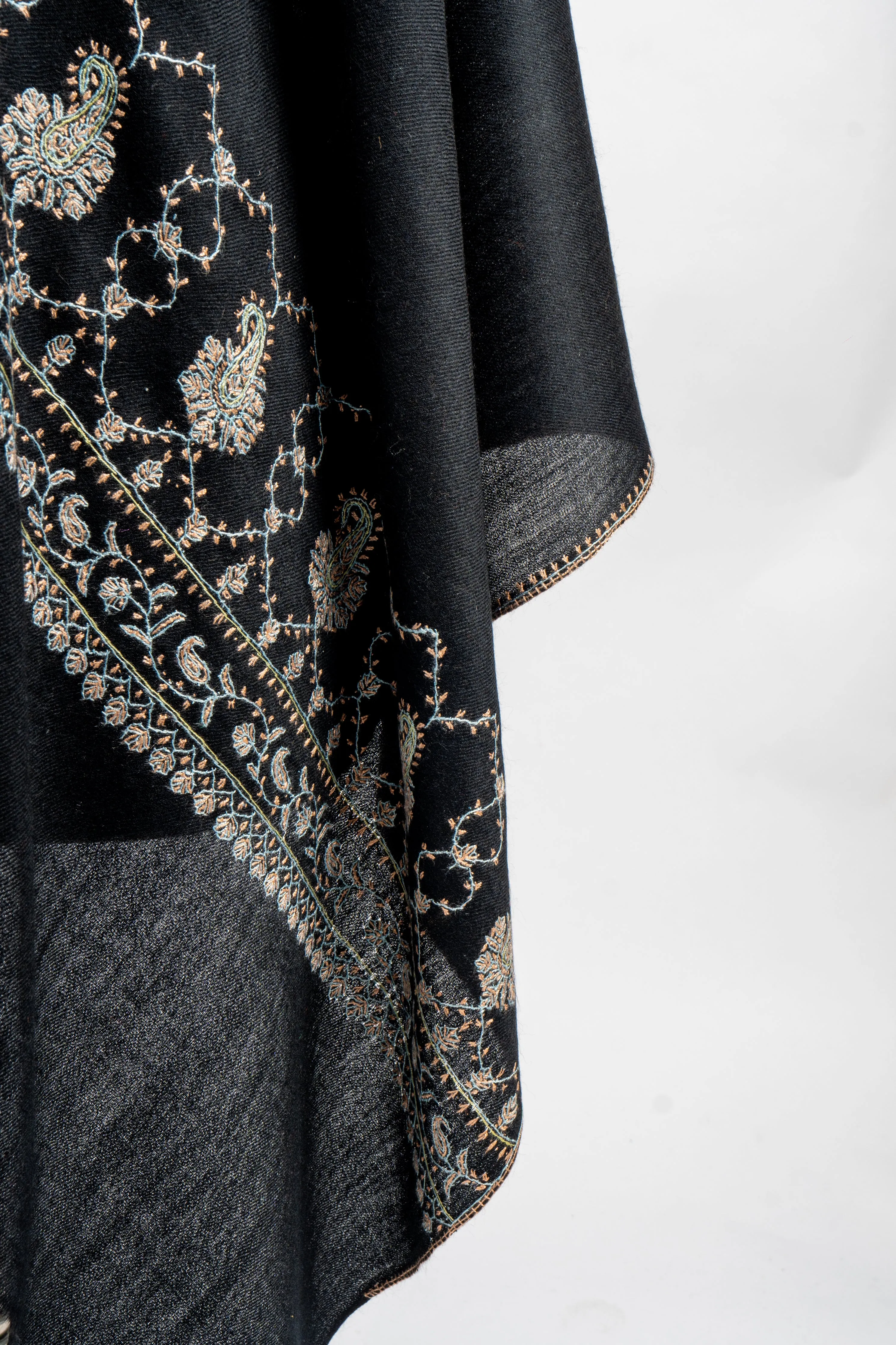 Midnight Elegance: Hand-Embroidered Sozni Merino Wool Scarf