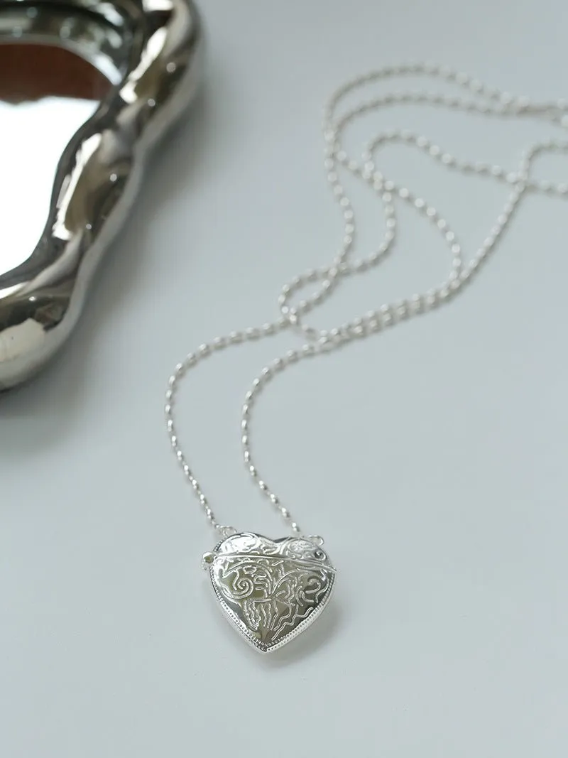 Minimalist Heart Crossbody Pendant Necklace