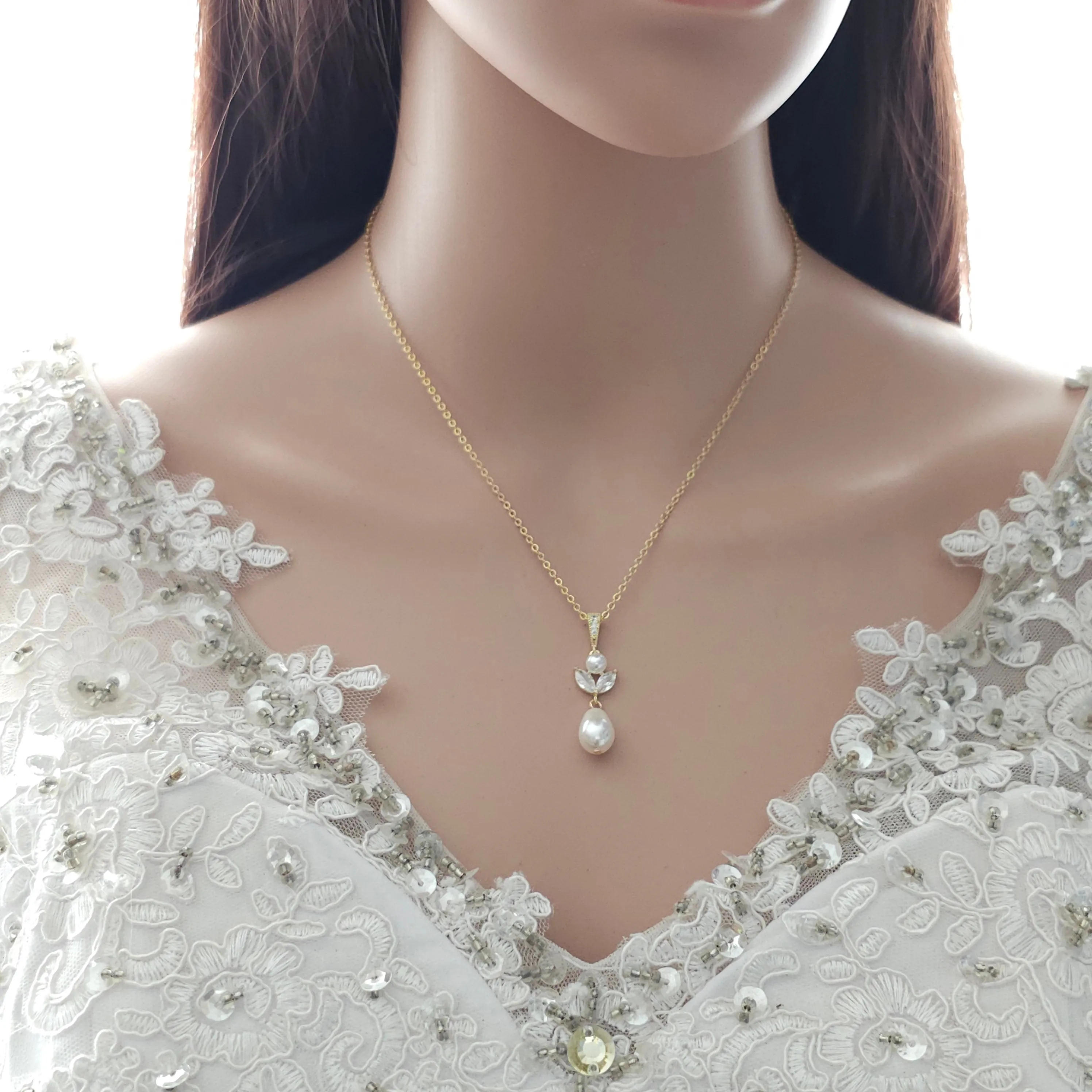 Minimalistic Wedding Necklace with Backdrop for Brides-Leila