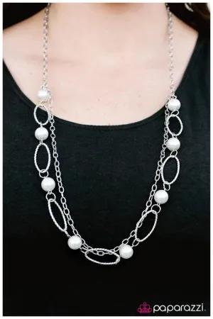 Paparazzi Necklace ~ Season Finale - White